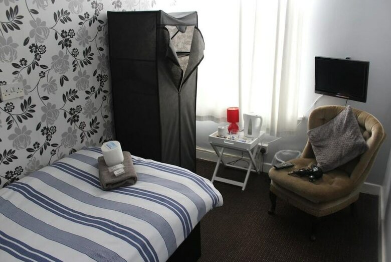 Hostal The Vale Hotel
