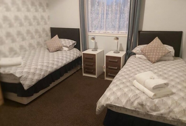 Hostal The Vale Hotel