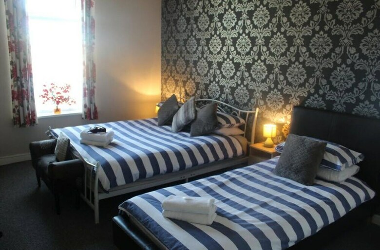 Hostal The Vale Hotel