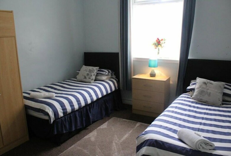 Hostal The Vale Hotel