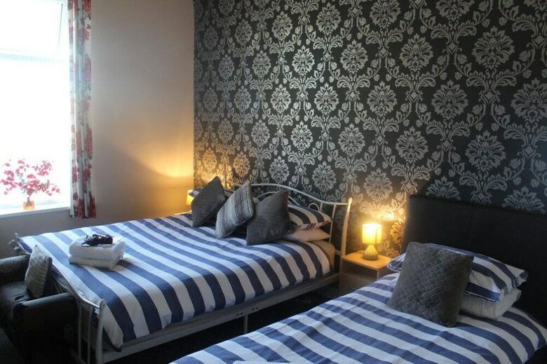 Hostal The Vale Hotel