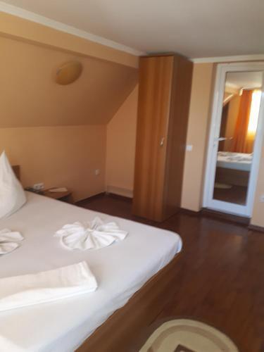 Hostal Vila Tom Cris