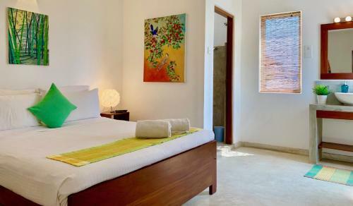 Hostal Sayura House