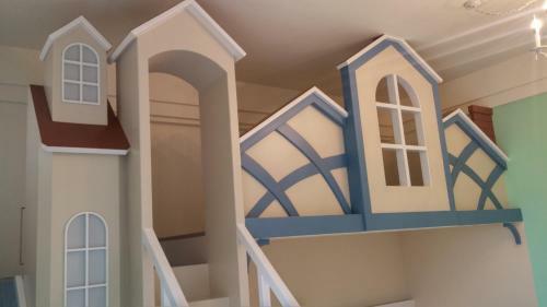 Bed & Breakfast Happiness Childhood