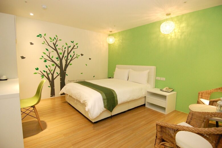 Posada Season 5 Inn