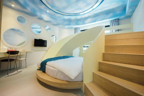 Yellowkite Hotel
