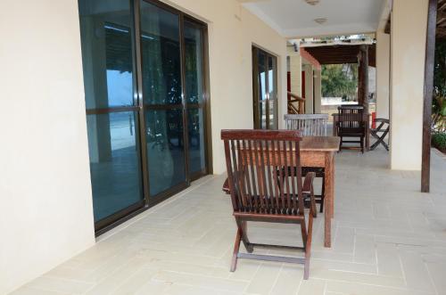 Bed & Breakfast Faridu Beach Bungalows