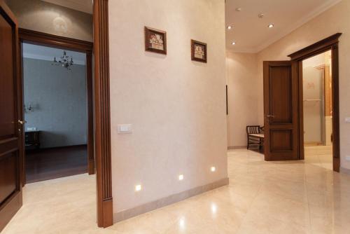 Apartment On Franzuskiy Boulevard 9