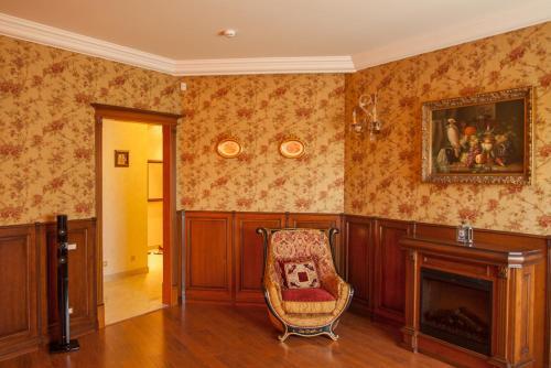 Apartment On Franzuskiy Boulevard 9