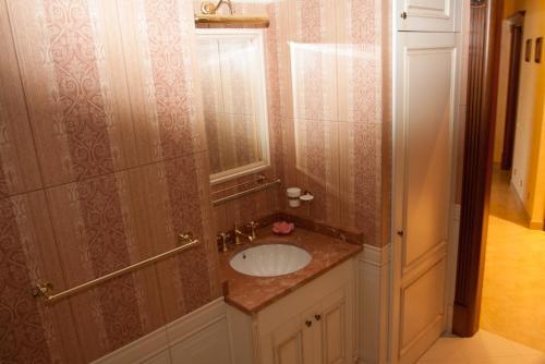 Apartment On Franzuskiy Boulevard 9