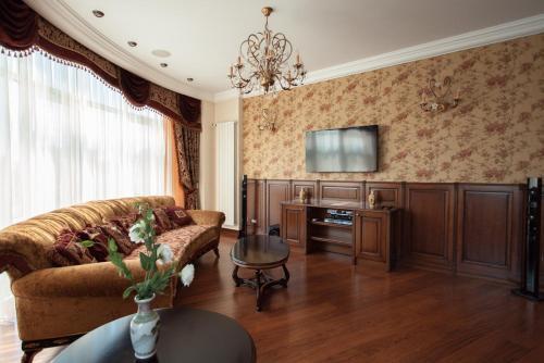 Apartment On Franzuskiy Boulevard 9