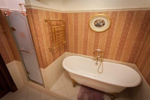 Apartment On Franzuskiy Boulevard 9