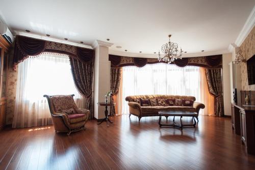 Apartment On Franzuskiy Boulevard 9