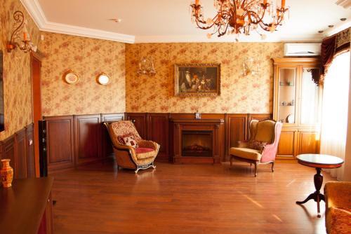 Apartment On Franzuskiy Boulevard 9