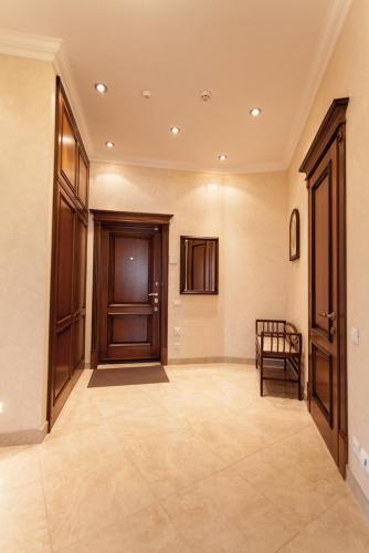 Apartment On Franzuskiy Boulevard 9