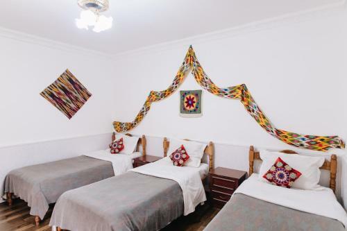 Hostal Trip.le Guest House