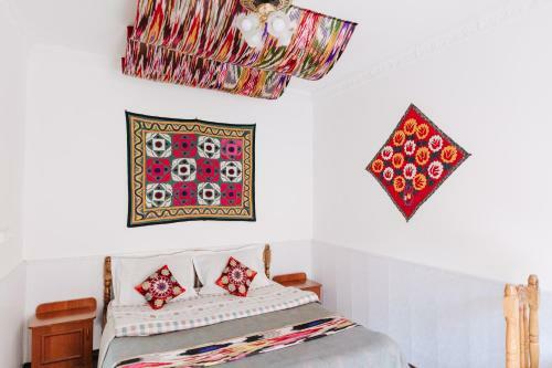 Hostal Trip.le Guest House