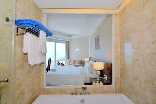 Hotel Golden Peak Resort & Spa