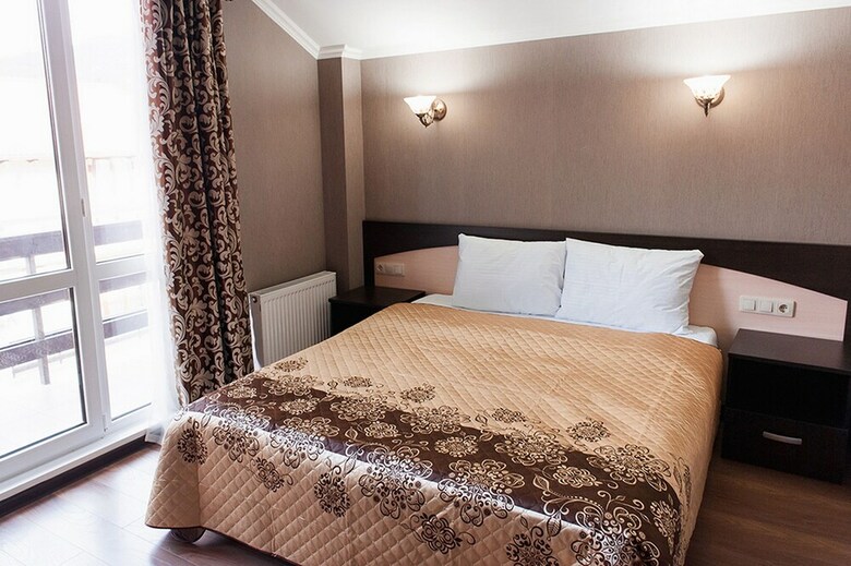 Oplot Hotel