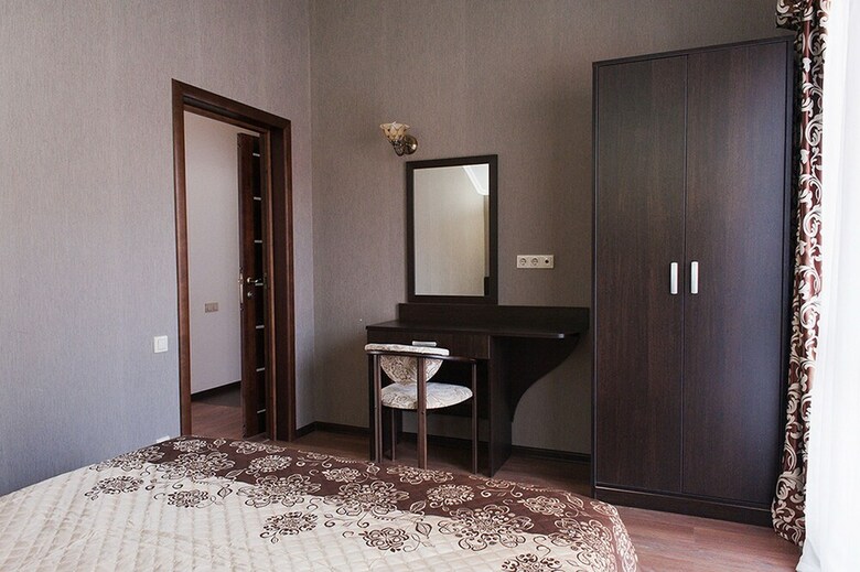 Oplot Hotel