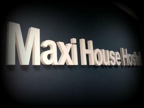 Maxi House Hostel