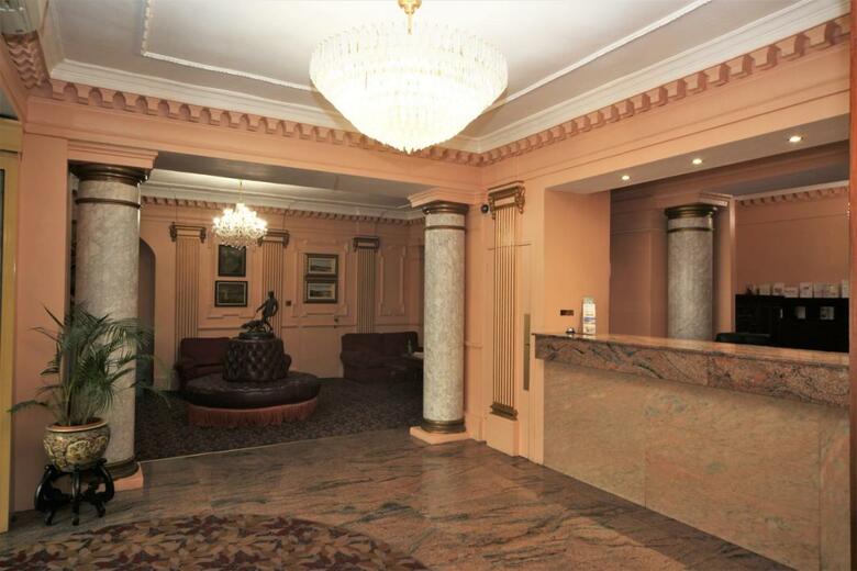 Hotel Bristol