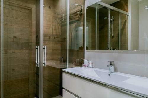 Caleta Homes - Apartamentos Pompidou