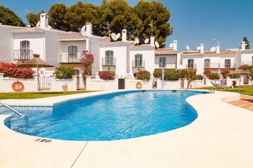 Los Pinos 23 Villas Casasol