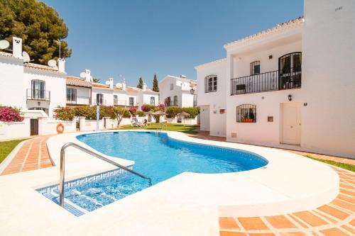 Los Pinos 23 Villas Casasol