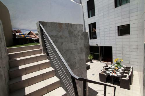 Castillo Apartments