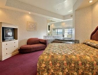 Hotel Ramada Inn & Suites