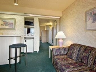 Hotel Ramada Inn & Suites