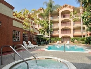 Hotel Ramada Inn & Suites