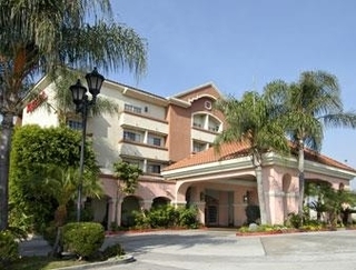 Hotel Ramada Inn & Suites