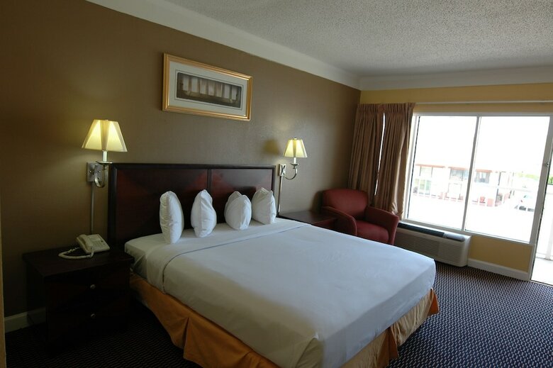 Magnuson Hotel Convention Center