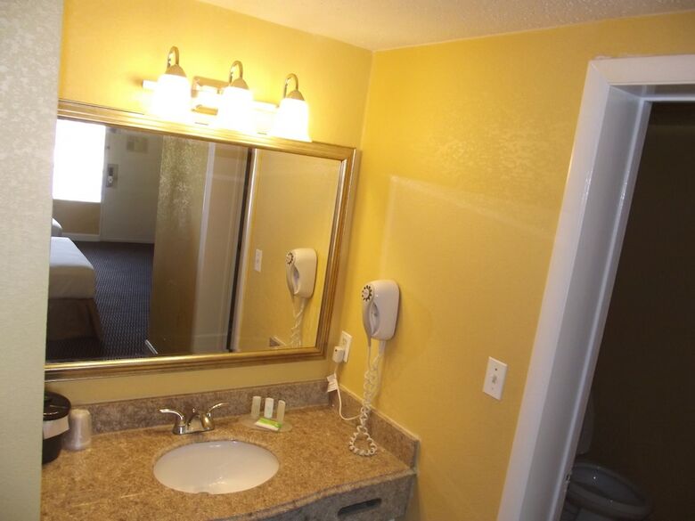 Magnuson Hotel Convention Center