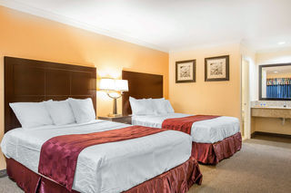 Hotel Rodeway Inn & Suites