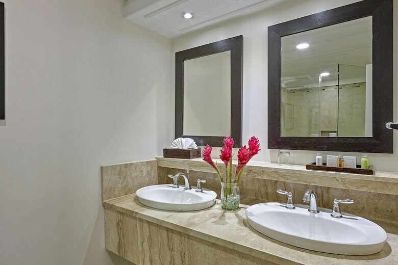 Hotel Crystal Cove