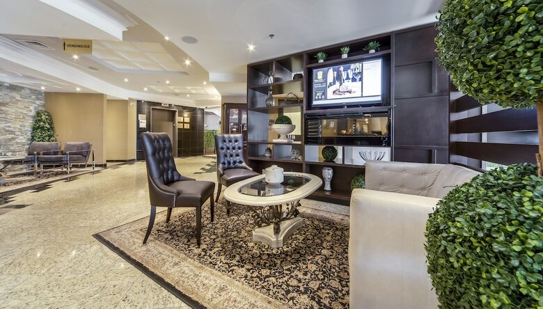 Hotel Monte Carlo Inn Airport Suites