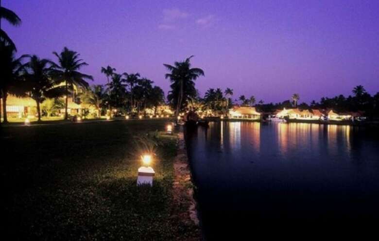 Hotel Kumarakom Lake Resort