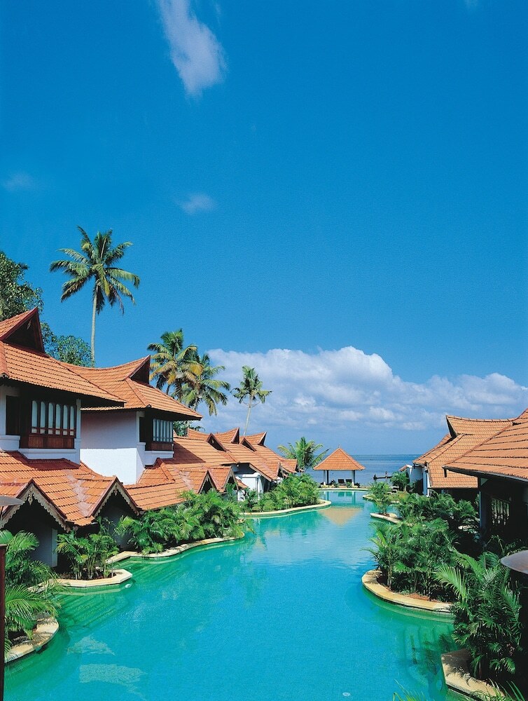Hotel Kumarakom Lake Resort