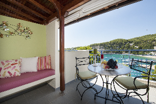 Apartamentos Nina Pansion