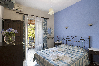 Apartamentos Nina Pansion