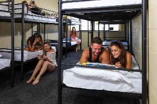 Gilligan's Backpackers Hotel And Resort
