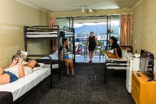Gilligan's Backpackers Hotel And Resort