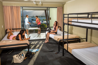 Gilligan's Backpackers Hotel And Resort