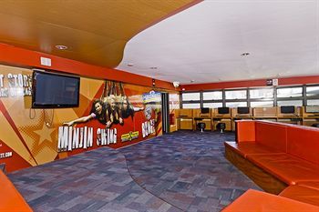 Gilligan's Backpackers Hotel And Resort