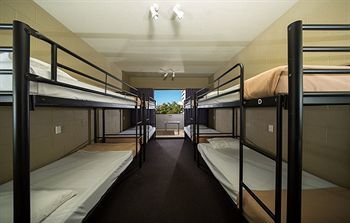 Gilligan's Backpackers Hotel And Resort
