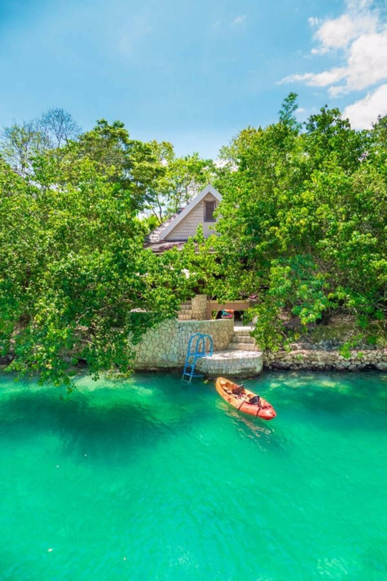 Hotel Golden Eye