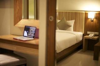 Hotel April Suites